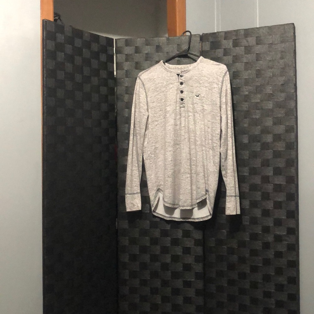 grey holister long sleve